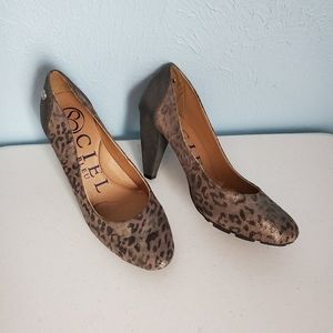 Cielo Bleu silver animal leopard print pumps